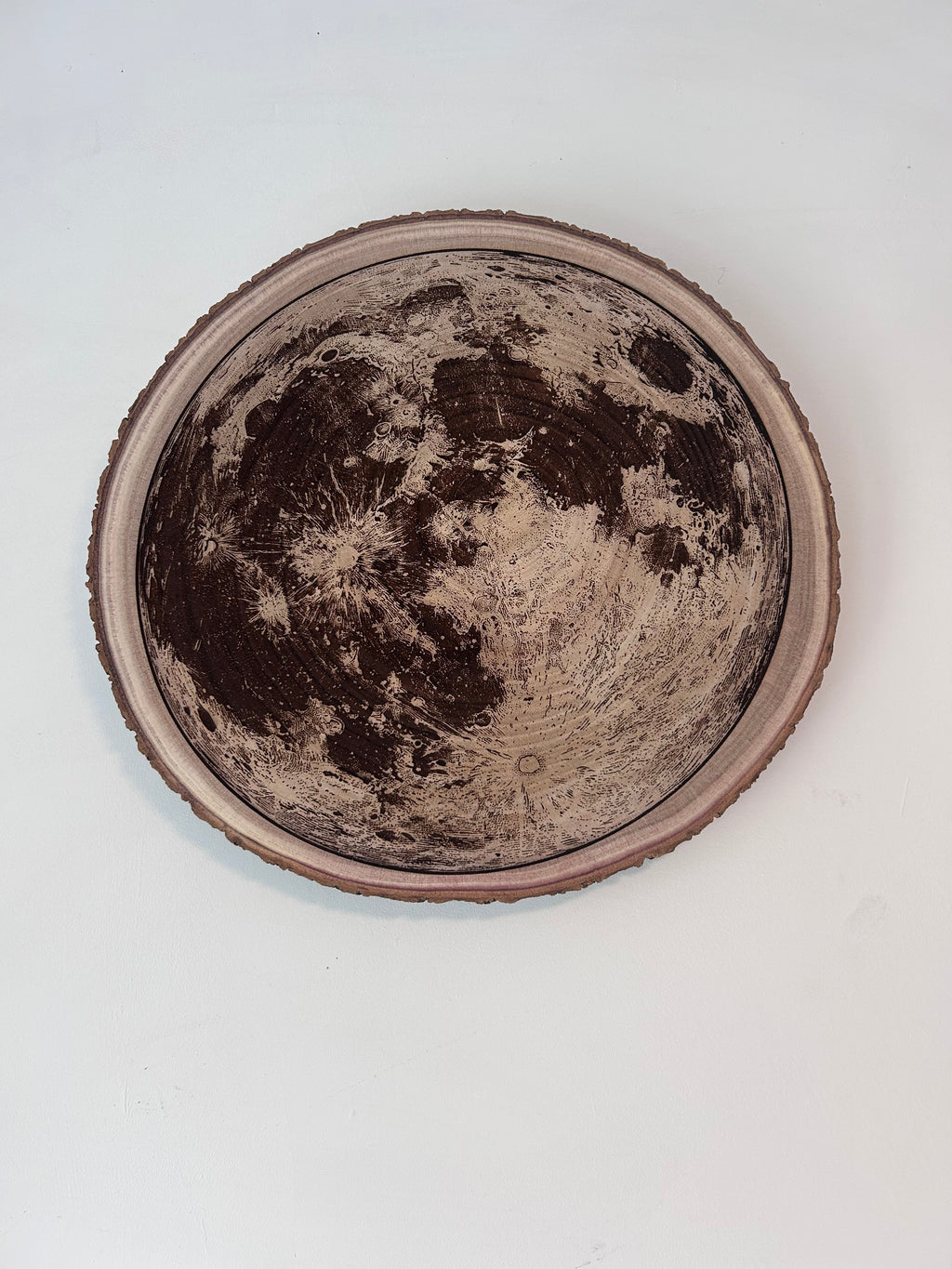 Gravure op een houten schijf - volle maan
