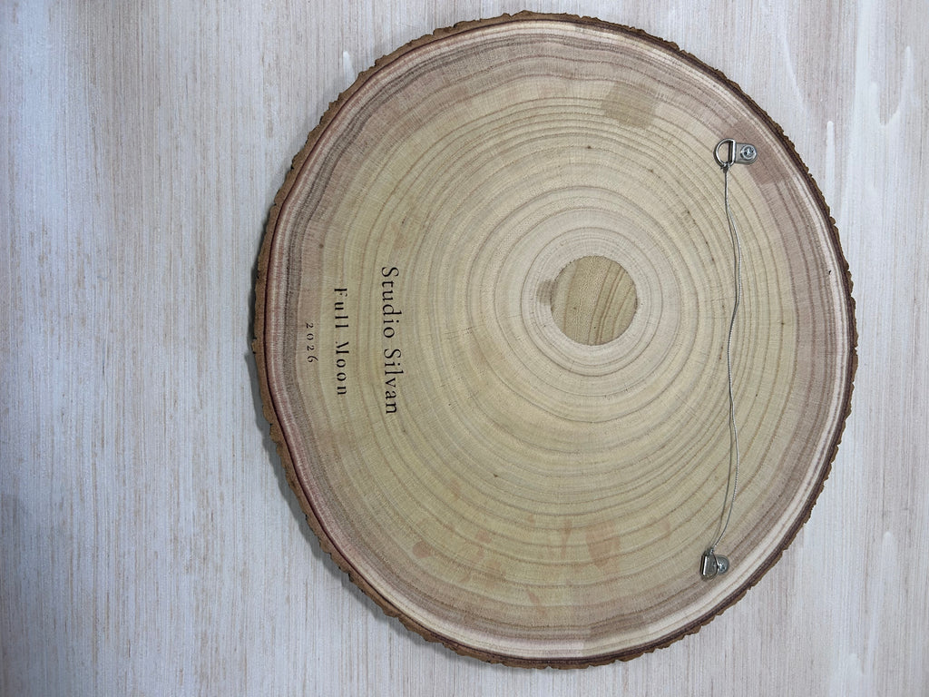 Gravure op een houten schijf - volle maan