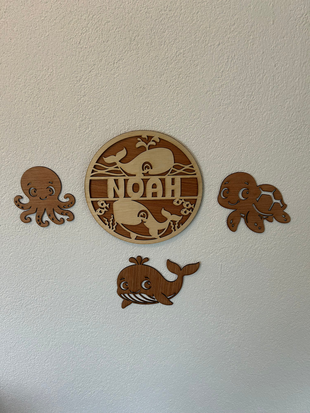 Gepersonaliseerd houten naambord set walvissen | Muurdecoratie met oceaanmotief