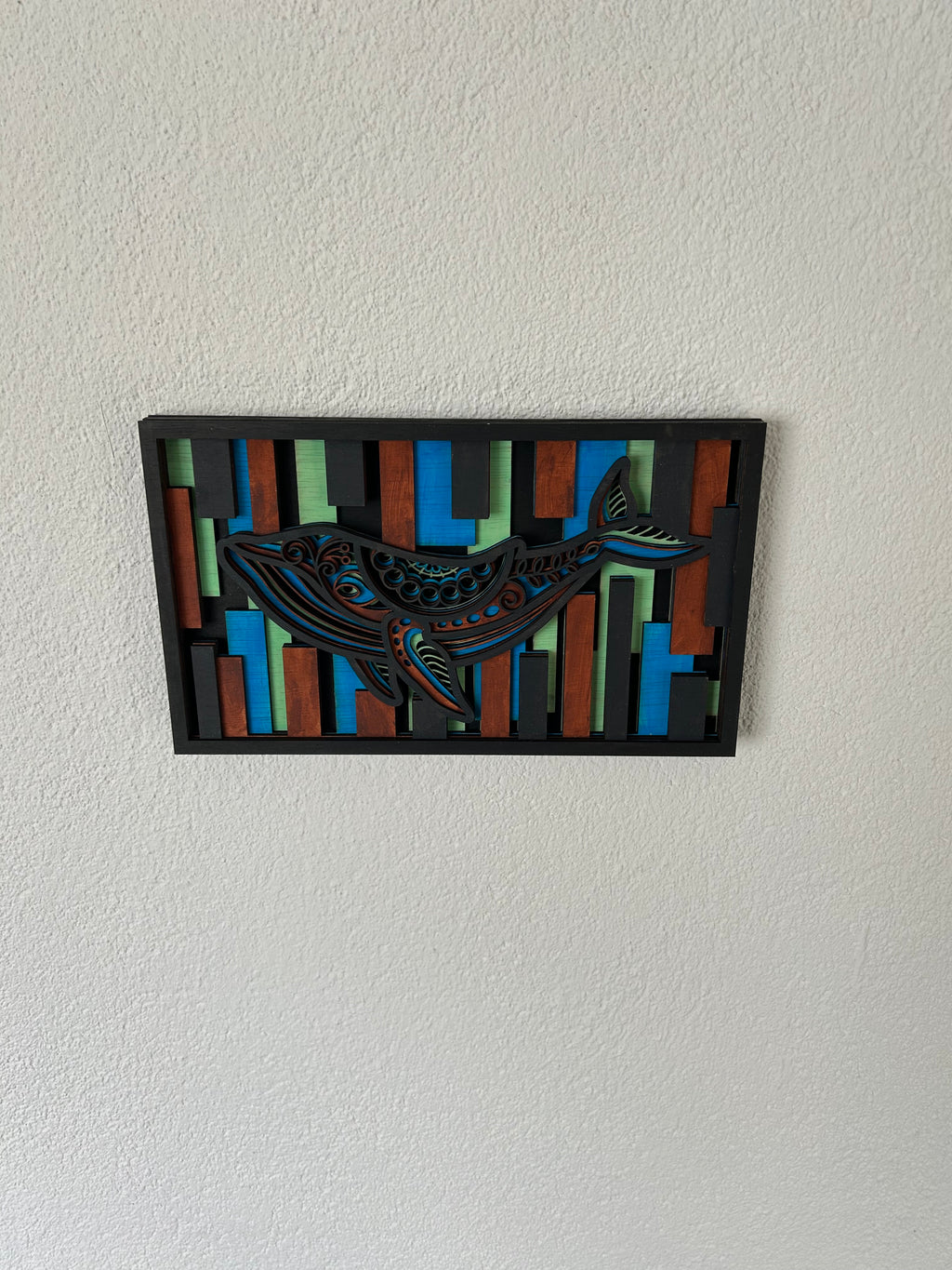 Houten walvis wanddecoratie – Moderne wandsculptuur