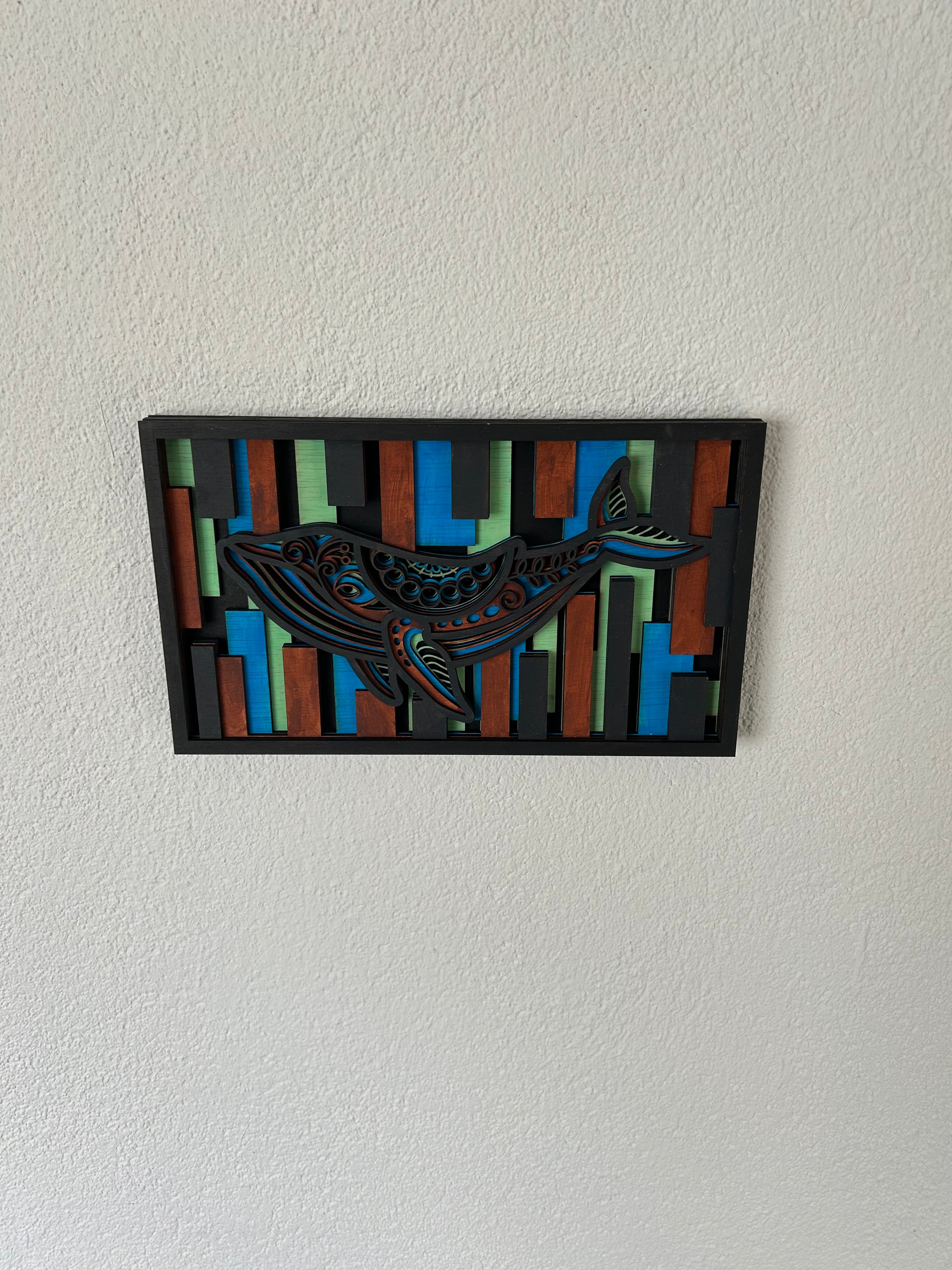 Houten walvis wanddecoratie – Moderne wandsculptuur