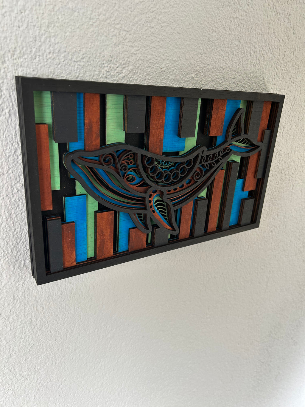 Houten walvis wanddecoratie – Moderne wandsculptuur