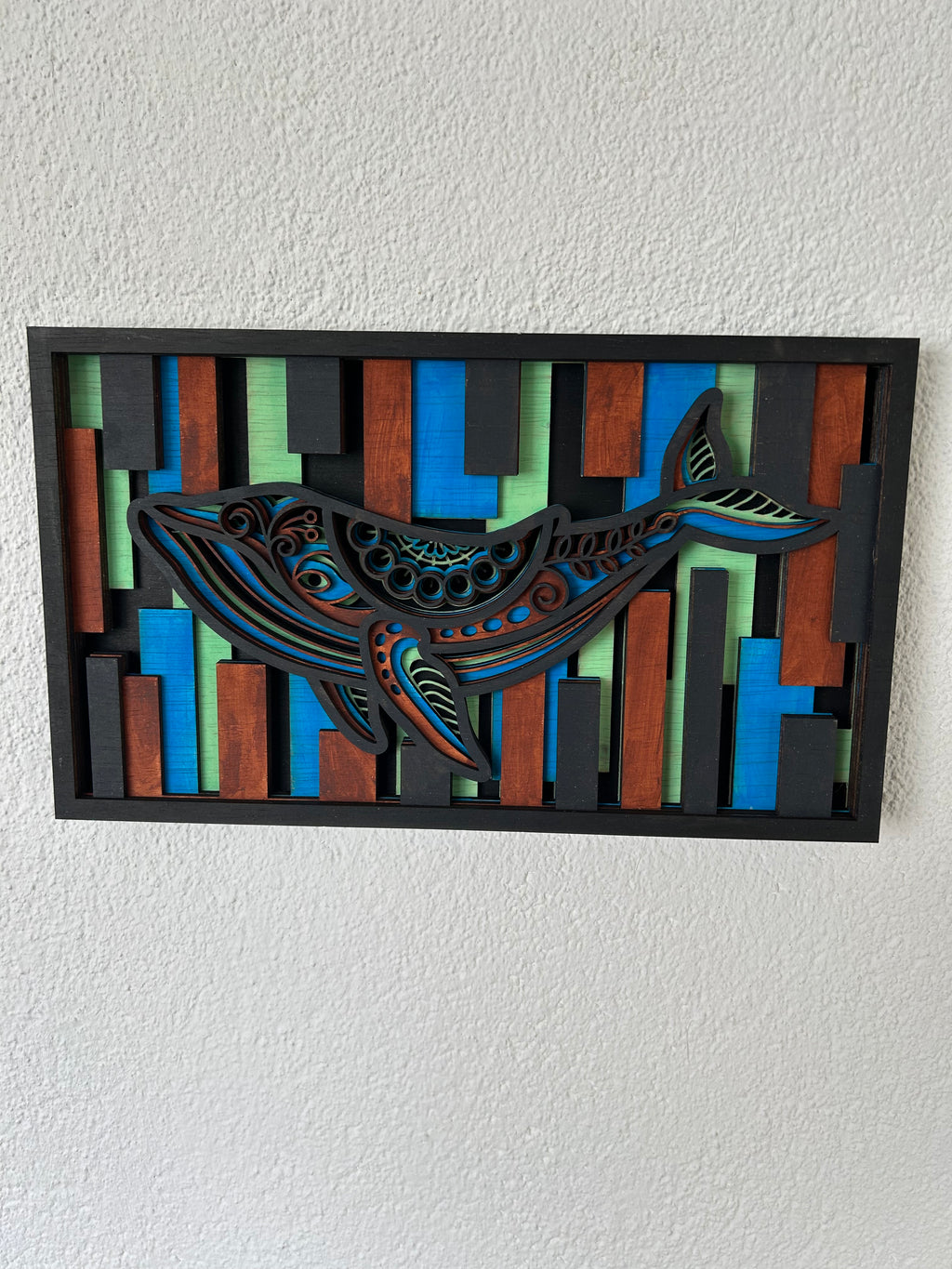 Houten walvis wanddecoratie – Moderne wandsculptuur