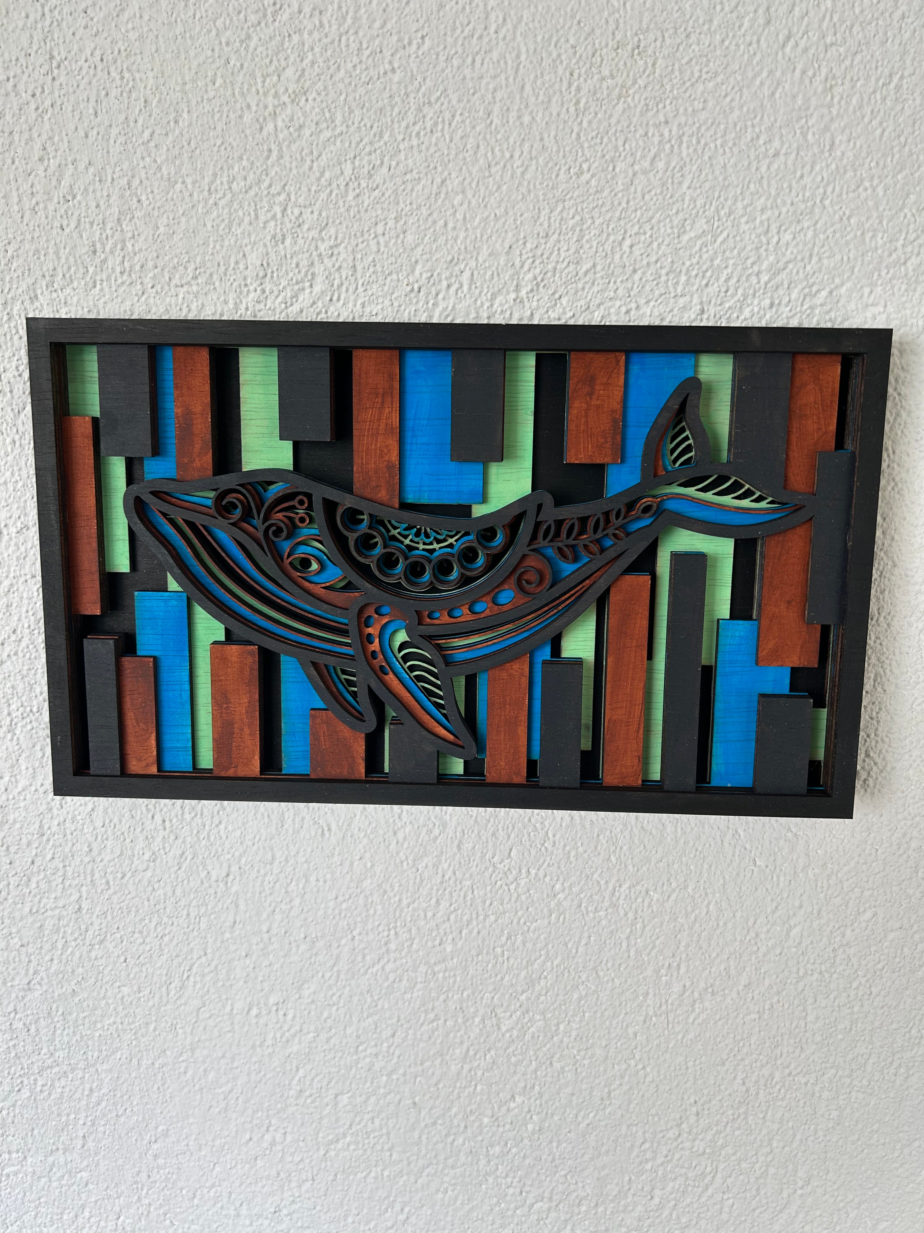 Houten walvis wanddecoratie – Moderne wandsculptuur